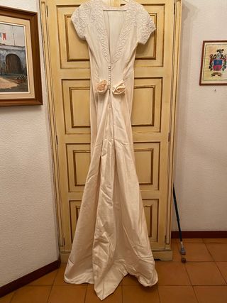 VENDO VESTIDO8 DE NOVIA DE SEDA SALVAJE PERFECTO de segunda mano por 100  EUR en Vilassar de Mar en WALLAPOP