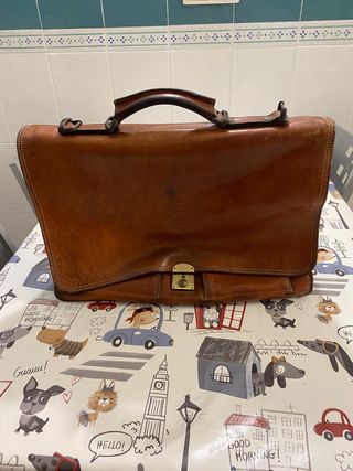 Maletín ejecutivo Pielnoble de segunda mano por 30 EUR en Barcelona en  WALLAPOP