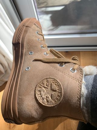Converse piel y borrego, talla 38 de segunda mano por 35 EUR en Madrid en  WALLAPOP