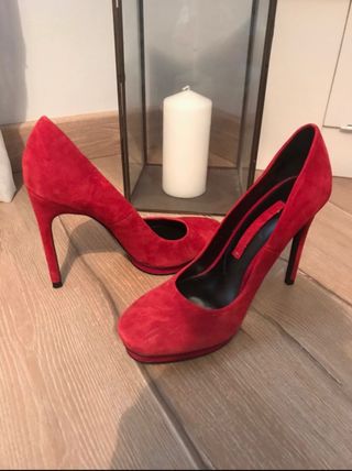 Zapatos tacon rojos de Zara, talla 37 de segunda mano por 10 EUR en Bilbao  en WALLAPOP