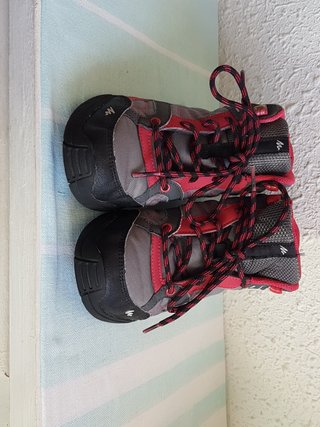 Zapatos de montaña Quechua, talla 36 de segunda mano por 10 EUR en Sant Boi  de Llobregat en WALLAPOP