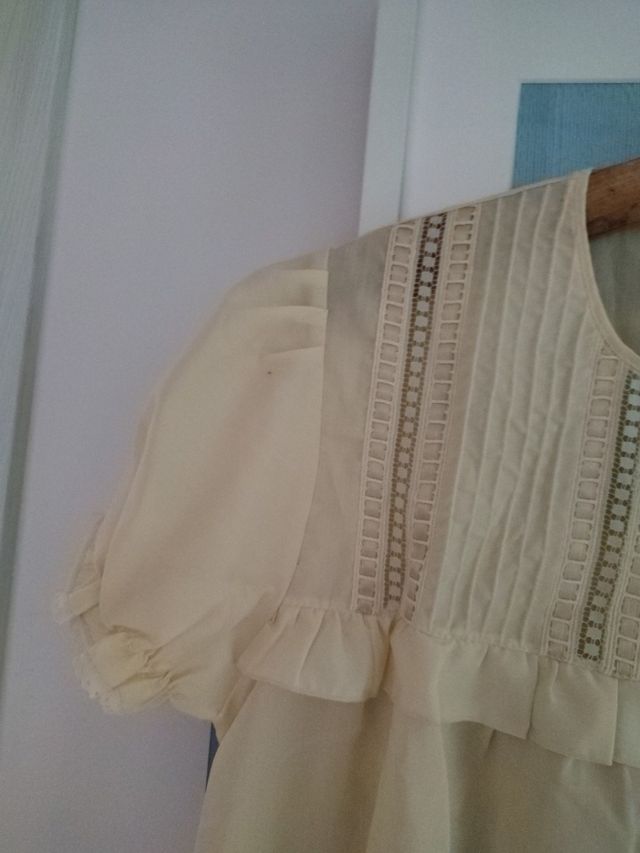 camisón suavísimo crema con jaretas y bodoques
