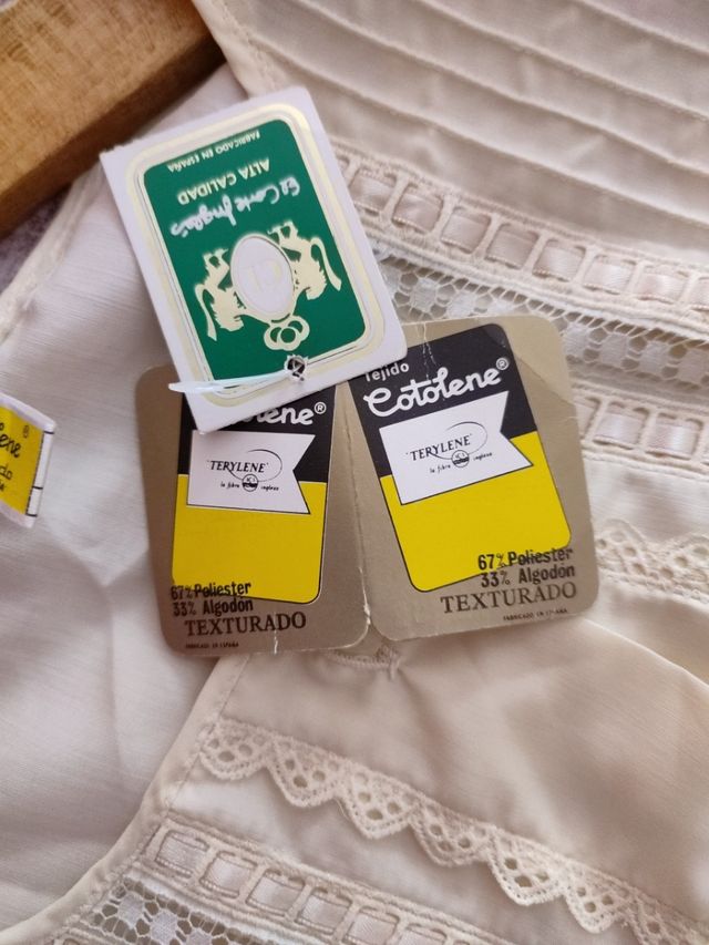 camisón suavísimo crema con jaretas y bodoques