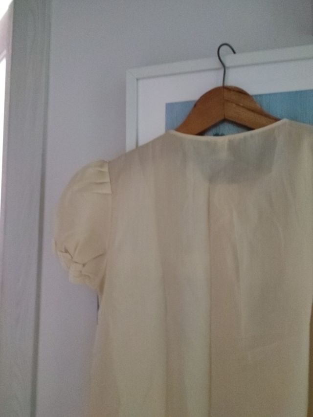 camisón suavísimo crema con jaretas y bodoques