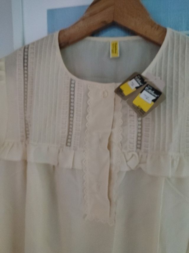 camisón suavísimo crema con jaretas y bodoques