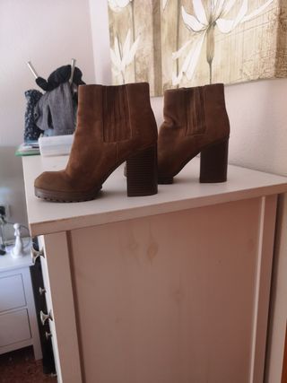 Botines Pull and Bear tacón de segunda mano en Valencia en WALLAPOP
