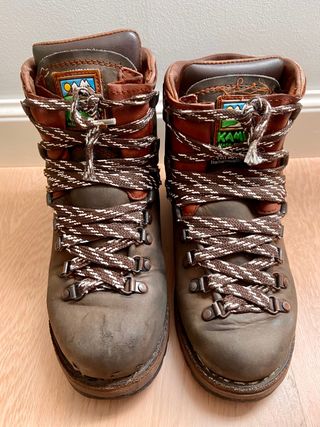 Botas montaña Kamet de mujer de segunda mano por 55 EUR en San Sebastián de  Los Reyes en WALLAPOP