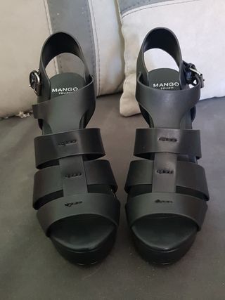 Sandalias Plataforma Mango de segunda mano por 20 EUR en Pinto en WALLAPOP