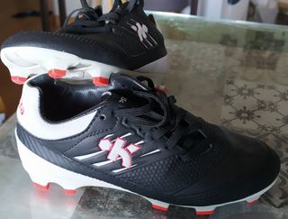 Botas fútbol talla 32 de segunda mano por 10 EUR en Dos Hermanas en WALLAPOP