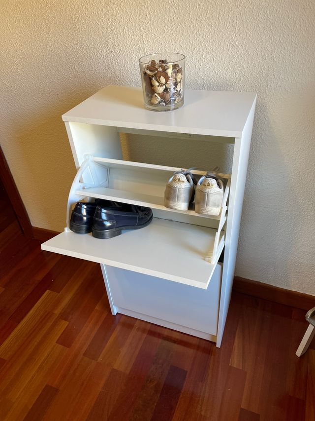 Zapatero blanco Ikea de segunda mano por 14 EUR en Madrid en WALLAPOP