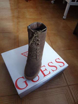 Botas altas Guess de segunda mano por 80 EUR en L\\'Hospitalet de Llobregat  en WALLAPOP