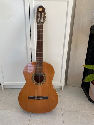 Guitarra española Alhambra 2C de segunda mano por 170 EUR en Castellón de  la Plana en WALLAPOP