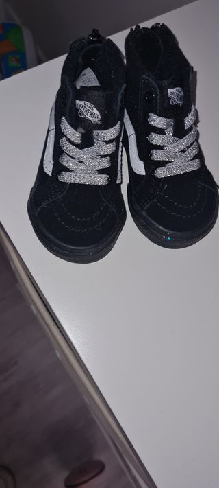 Vans bebe talla 19 de segunda mano por 5 EUR en Madrid en WALLAPOP