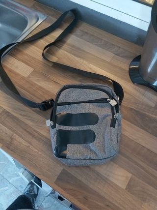 Bolso hombre marca fila de segunda mano por 4 EUR en Puerto de Sagunto en  WALLAPOP