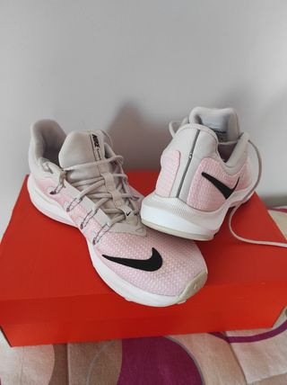 Zapatillas Nike talla 39 de segunda mano por 37 EUR en Manzanares en  WALLAPOP