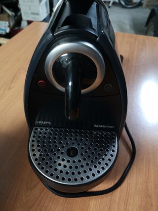 Cafetera Nespresso de segunda mano por 10 EUR en Murcia en WALLAPOP