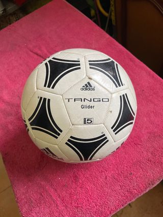 Balón Adidas tango glider 5 de segunda mano por 25 EUR en Alcalá la Real en  WALLAPOP