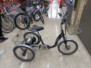 Ocasión triciclo Monty electrico de segunda mano por 1.100 EUR en San Pedro  del Pinatar en WALLAPOP