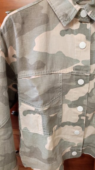 Chaqueta de mujer Zara de segunda mano por 15 EUR en Llodio en WALLAPOP