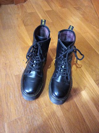 Botas militares Andy- Z de segunda mano por 15 EUR en Valladolid en WALLAPOP