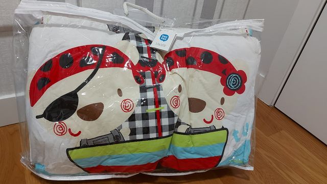 Edredón y protector de cuna