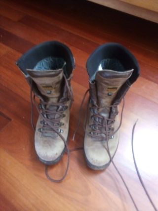 Botas Meindl Island para montaña, caza de segunda mano por 98 EUR en  Santander en WALLAPOP