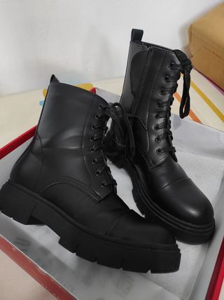 Botas Mari Paz N38 de segunda mano por 24 EUR en Sanlúcar de Barrameda en  WALLAPOP