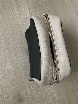 Neceser de piel Uterqüe Bobbi Brown de segunda mano por 60 EUR en Madrid en  WALLAPOP