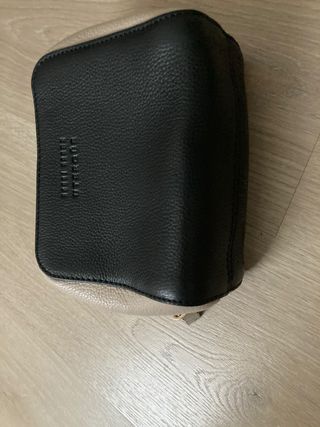 Neceser de piel Uterqüe Bobbi Brown de segunda mano por 60 EUR en Madrid en  WALLAPOP
