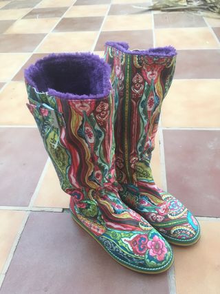 Botas Desigual de segunda mano por 35 EUR en Nambroca en WALLAPOP