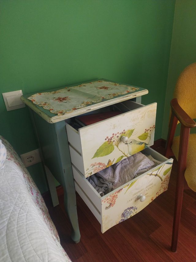 Mesita de noche/auxiliar