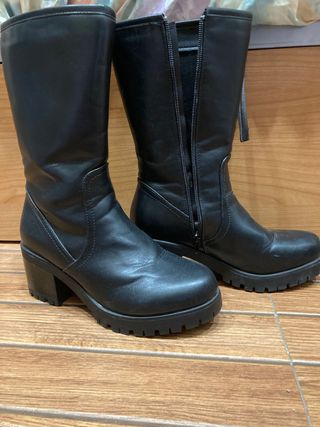 Botas altas MaryPaz negras de segunda mano por 25 EUR en Bell-Lloc  d\\'urgell en WALLAPOP