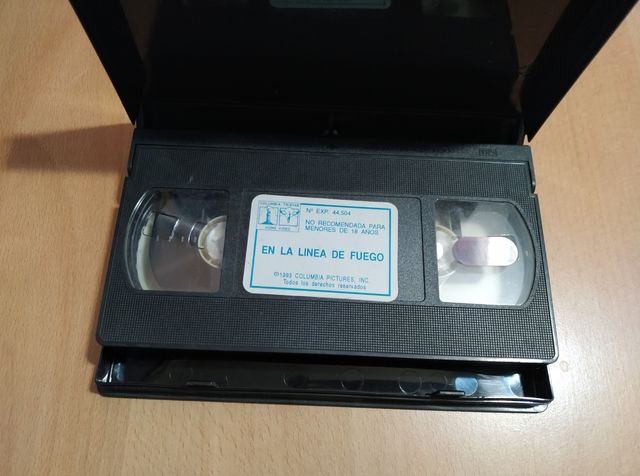 VHS - En la línea de fuego