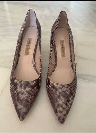 Zapatos piel serpiente, Zara de segunda mano por 20 EUR en Sevilla en  WALLAPOP