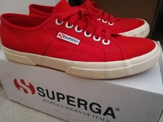 Zapatillas Superga rojas talla 41 con muy poco uso de segunda mano por 20  EUR en Córdoba en WALLAPOP