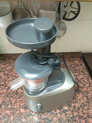 Licuadora Moulinex Infiny Juice ZU25 de segunda mano por 50 EUR en  Barcelona en WALLAPOP