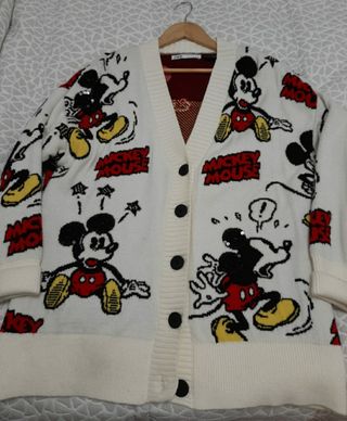 Chaqueta zara mickey de segunda mano por 30 EUR en Benicarló en WALLAPOP