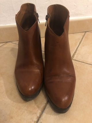 Botines piel Españoles de segunda mano por 25 EUR en Eivissa-San Juan en  WALLAPOP