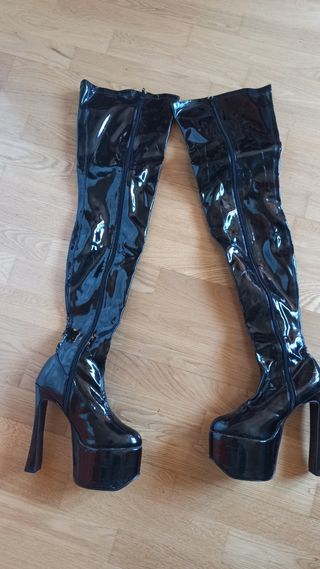 Botas Drug Queen de segunda mano por 25 EUR en Palencia en WALLAPOP