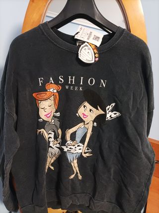 Sudadera Stradivarius de segunda mano por 7 EUR en Burgos en WALLAPOP