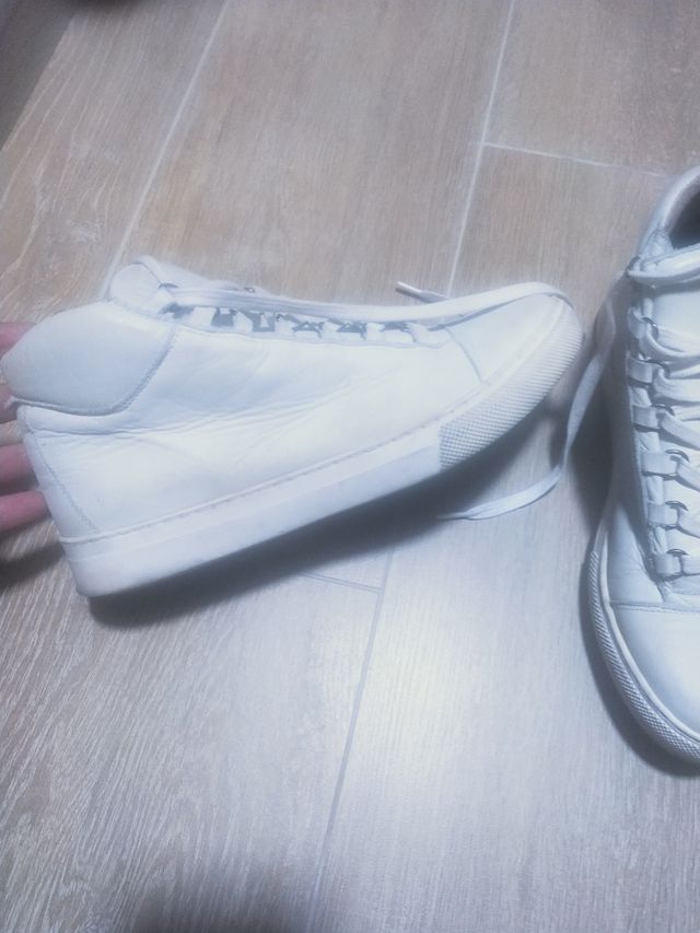 zapatillas de piel blanca