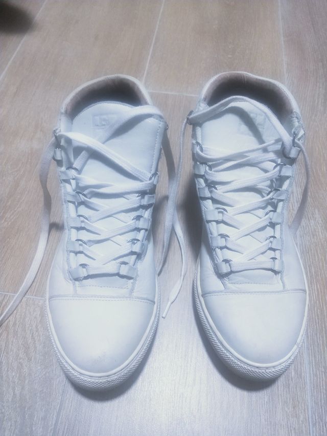 zapatillas de piel blanca