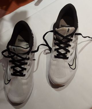 Zapatillas Nike Quest 3 Premium Running de segunda mano por 32 EUR en La  Poveda en WALLAPOP