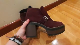Botines granates con plataforma de segunda mano por 10 EUR en Valladolid en  WALLAPOP