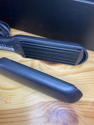 Plancha pelo GHD zig-zag de segunda mano por 59 EUR en Saladar en WALLAPOP