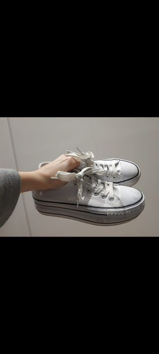 Zapatillas bambas polipiel mujer tipo Converse de segunda mano por 12 EUR  en Cornellà de Llobregat en WALLAPOP