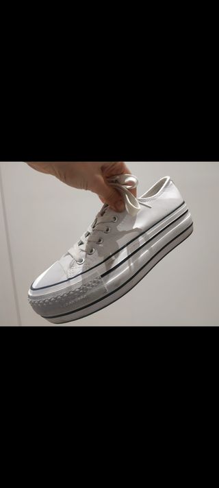 Zapatillas bambas polipiel mujer tipo Converse de segunda mano por 12 EUR  en Cornellà de Llobregat en WALLAPOP
