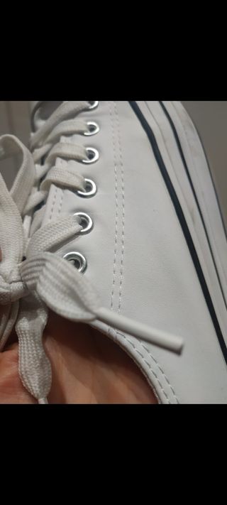 Zapatillas bambas polipiel mujer tipo Converse de segunda mano por 12 EUR  en Cornellà de Llobregat en WALLAPOP