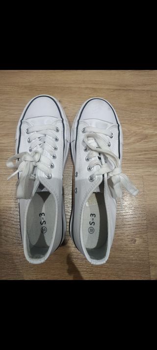 Zapatillas bambas polipiel mujer tipo Converse de segunda mano por 12 EUR  en Cornellà de Llobregat en WALLAPOP