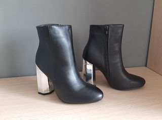 Botines de tacón plateado de segunda mano por 22 EUR en O Barco de  Valdeorras en WALLAPOP